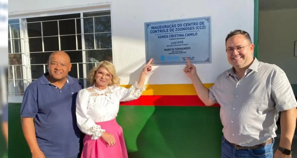 Luiz Carlos Alves, o Pitó, e a ex-prefeita Vanda Camilo, durante inauguração do CCZ (Foto: Arquivo)