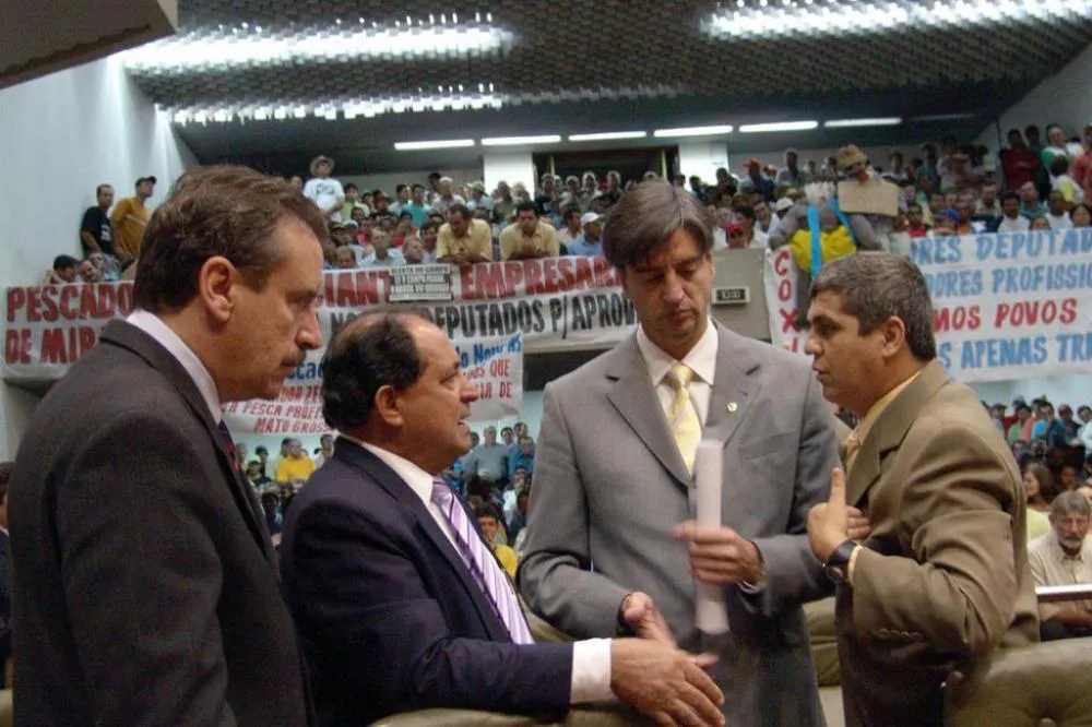 Deputados estaduais durante sessão da Assembleia Legislativa em 2006. (Foto: AL-MS)