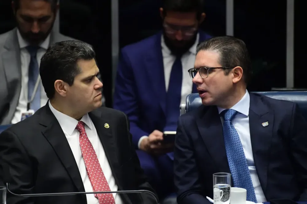 O presidente do Senado e do Congresso, Davi Alcolumbre (União-AP), e o presidente da Câmara dos Deputados, Hugo Motta (Republicanos-PB) - Foto: Saulo Cruz/Agência Senado