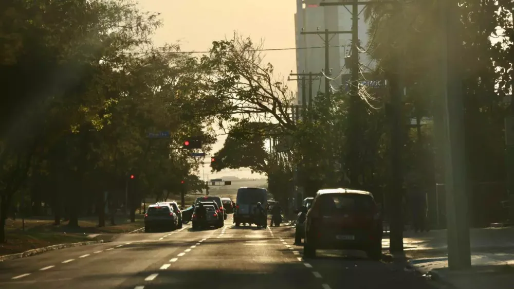 Tempo seco e quente em Campo Grande (Eliel Dias, Jornal Midiamax)