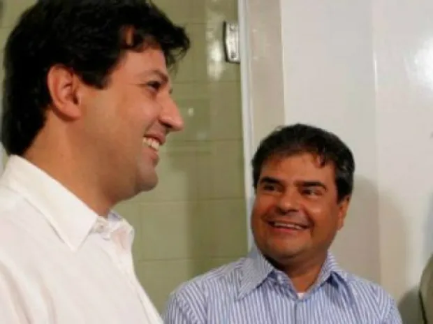 Mandetta e Nelsinho foram denunciados por improbidade administrativa por contrato de 2008. (Foto: Arquivo)