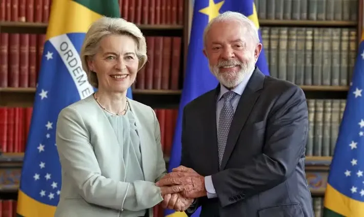 Ursula von der Leyen e Luiz Inacio Lula da Silva fizeram anúncio 'político' do acordo no Rio de Janeiro — Foto: Tânia Rêgo/Agência Brasil