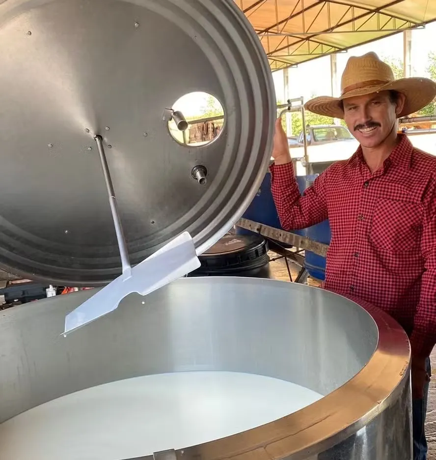 Produtor Francarlos Bueno Sudak: projeto permite melhorar aa produção leiteira e adotar novas tecnologias — Foto: Arquivo pessoal