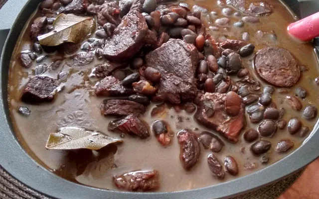 O lançamento oficial da 4ª edição da Feijoada Solidária acontece neste dia 16 de abril e o evento será realizado no dia 27 de junho deste ano